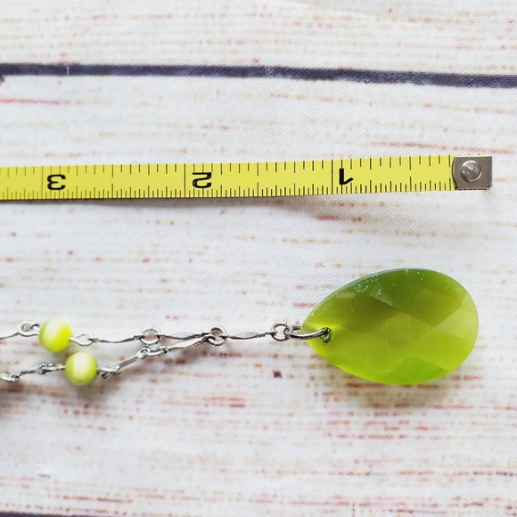 Vintage Avon NR Green Moonglow Glass Beads Silver Tone Necklace - Picture 4 of 8